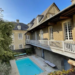 La Maison Aux Murs Anciens Et Ses Habitación en casa particular Tarbes